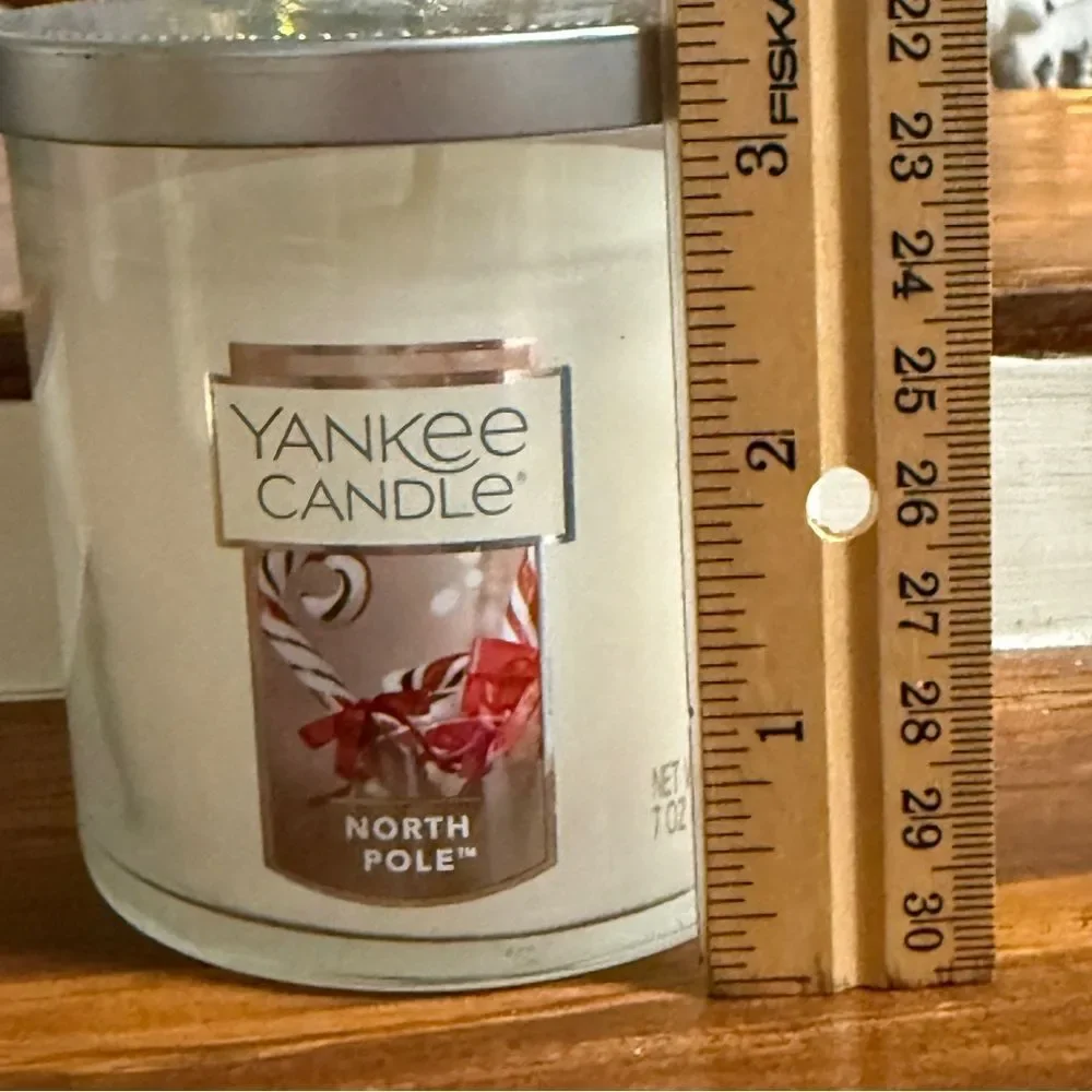 NWOT Retired Yankee Candle North Pole Scented Candle 7 OZ (198g)